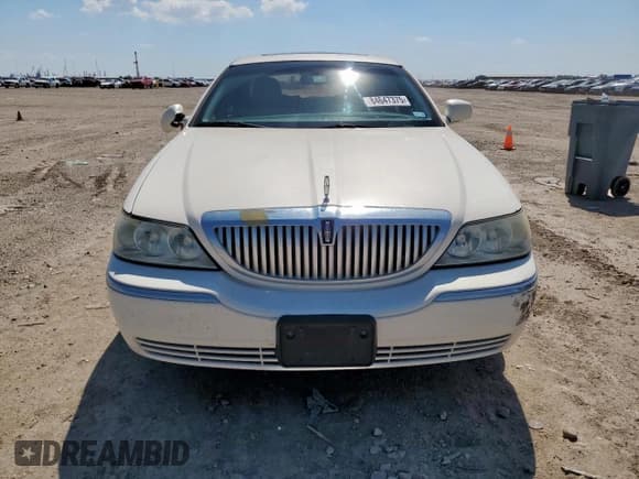 ✅ 2007 Lincoln Town Car Signature Limited • VIN: 1LNHM82W57Y638324 • Лот: 84647375. Опубликован ранее на Copart с пробегом 157 554 миль. Бесплатный доступ к архиву аукционных продаж из США и подробный отчёт об истории автомобиля на DreamBid. Изображение 5.