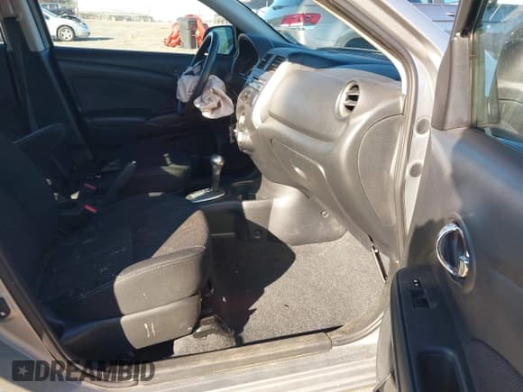 ✅ 2014 Nissan Versa SV • VIN: 3N1CN7APXEL870189 • Лот: 43652286. Опубликован ранее на IAAI с пробегом 63 384 миль. Бесплатный доступ к архиву аукционных продаж из США и подробный отчёт об истории автомобиля на DreamBid. Изображение 5.