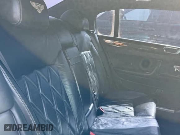 ✅ 2007 Bentley Flying Spur • VIN: SCBBR93W378041112 • Lot: 55945785. Wystawiony na Copart z przebiegiem 86 088 mil. Bezpłatny archiwum sprzedaży aukcyjnych z USA i szczegółowy raport historii pojazdu na DreamBid. Zdjęcie 6.