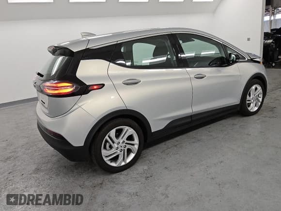 ✅ 2023 Chevrolet Bolt EV 1LT • VIN: 1G1FW6S01P4196776 • Lot: 81855234. Wystawiony na Copart z przebiegiem 17 946 mil. Bezpłatny archiwum sprzedaży aukcyjnych z USA i szczegółowy raport historii pojazdu na DreamBid. Zdjęcie 3.