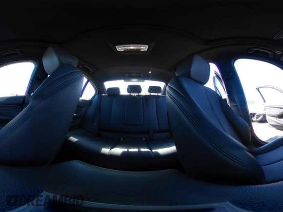 ✅ 2018 BMW 3 Series 330i xDrive • VIN: WBA8D9C5XJEM33068 • Лот: 40640558. Опубликован ранее на IAAI с пробегом 53 556 миль. Бесплатный доступ к архиву аукционных продаж из США и подробный отчёт об истории автомобиля на DreamBid. Изображение 18.