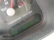 ✅ 2003 Ford Explorer • VIN: 1FMZU65K43UA92733 • Lot: 42093512. Wystawiony na IAAI z przebiegiem 201 805 mil. Bezpłatny archiwum sprzedaży aukcyjnych z USA i szczegółowy raport historii pojazdu na DreamBid. Zdjęcie 15.