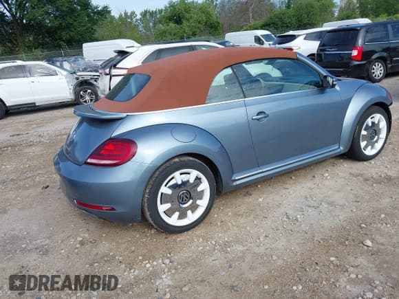 ✅ 2019 Volkswagen Beetle S • VIN: 3VW5DAAT1KM505762 • Lot: 42636158. Wystawiony na IAAI z przebiegiem 29 900 mil. Bezpłatny archiwum sprzedaży aukcyjnych z USA i szczegółowy raport historii pojazdu na DreamBid. Zdjęcie 4.
