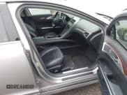 ✅ 2016 Lincoln MKZ Hybrid • VIN: 3LN6L2LU0GR627282 • Лот: 43585051. Опубликован ранее на IAAI с пробегом 185 015 миль. Бесплатный доступ к архиву аукционных продаж из США и подробный отчёт об истории автомобиля на DreamBid. Изображение 5.