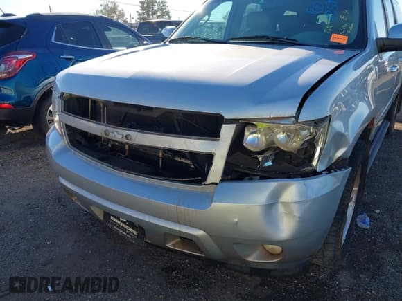 ✅ 2011 Chevrolet Suburban LTZ • VIN: 1GNSKKE33BR256012 • Lot: 43594284. Listed on IAAI with 241,540 mi. Free auction sales archive from the USA and detailed vehicle history report at DreamBid. Image 6.