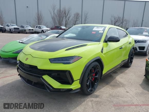 ✅ 2024 Lamborghini Urus Performante • VIN: ZPBUC3ZL1RLA32922 • Lot: 41561732. Listed on IAAI with 52 mi. Free auction sales archive from the USA and detailed vehicle history report at DreamBid. Image 2.