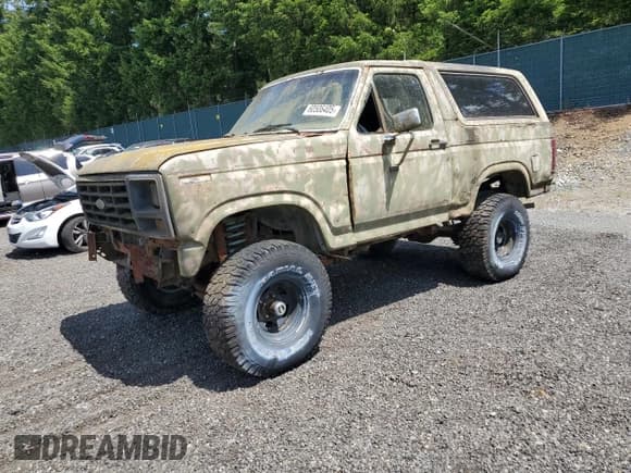 ✅ 1983 Ford Bronco • VIN: 1FMEU15G0DLA49642 • Lot: 60506405. Wystawiony na Copart z przebiegiem Nie podano. Bezpłatny archiwum sprzedaży aukcyjnych z USA i szczegółowy raport historii pojazdu na DreamBid. Zdjęcie 1.