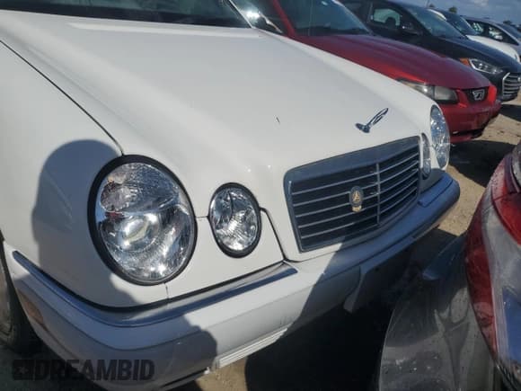 ✅ 1996 Mercedes-Benz E 320 • VIN: WDBJF20F1TJ019480 • Лот: 76764114. Опубликован ранее на Copart с пробегом Не указан. Бесплатный доступ к архиву аукционных продаж из США и подробный отчёт об истории автомобиля на DreamBid. Изображение 5.