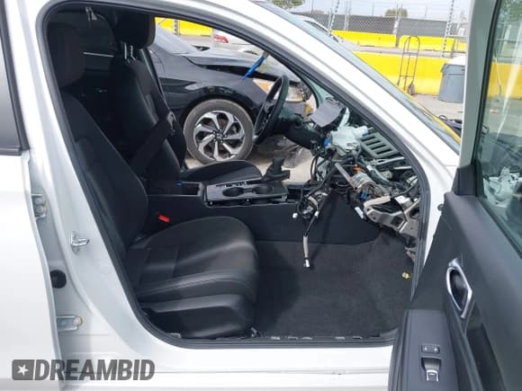 ✅ 2025 Honda Civic Sport • VIN: 2HGFE2F51SH581776 • Lot: 43354849. Listed on IAAI with Not provided. Free auction sales archive from the USA and detailed vehicle history report at DreamBid. Image 5.