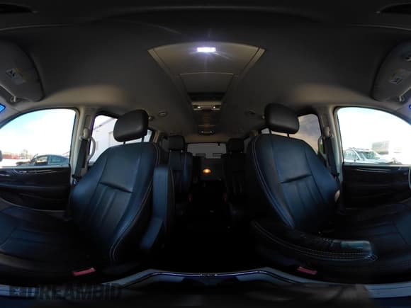 ✅ 2016 Chrysler Town & Country Touring • VIN: 2C4RC1BG8GR295038 • Lot: 43618748. Wystawiony na IAAI z przebiegiem 242 697 mil. Bezpłatny archiwum sprzedaży aukcyjnych z USA i szczegółowy raport historii pojazdu na DreamBid. Zdjęcie 18.