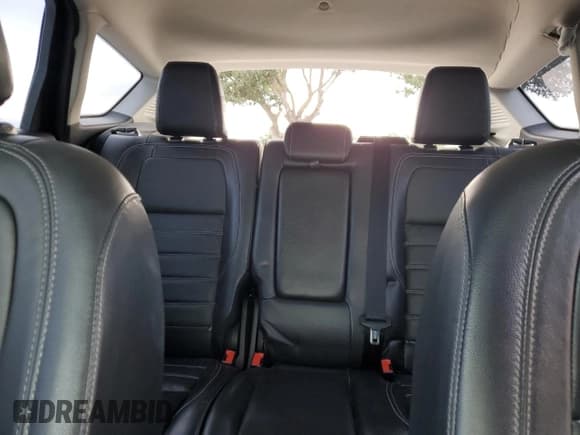 ✅ 2018 Ford C-Max Titanium • VIN: 1FADP5DU0JL104145 • Lot: 89638025. Wystawiony na Copart z przebiegiem 214 443 mil. Bezpłatny archiwum sprzedaży aukcyjnych z USA i szczegółowy raport historii pojazdu na DreamBid. Zdjęcie 10.