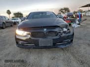 ✅ 2016 BMW 3 Series 328i • VIN: WBA8E9C59GK645208 • Лот: 94347545. Опубликован ранее на Copart с пробегом 117 925 миль. Бесплатный доступ к архиву аукционных продаж из США и подробный отчёт об истории автомобиля на DreamBid. Изображение 5.