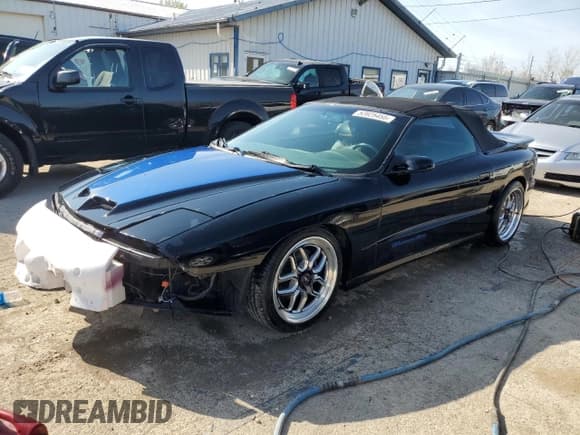 ✅ 1995 Pontiac Firebird Trans Am • VIN: 2G2FV32P1S2223306 • Lot: 52825455. Wystawiony na Copart z przebiegiem 32 212 mil. Bezpłatny archiwum sprzedaży aukcyjnych z USA i szczegółowy raport historii pojazdu na DreamBid. Zdjęcie 1.