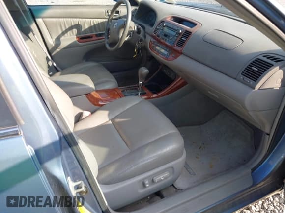 ✅ 2004 Toyota Camry LE • VIN: 4T1BE30K94U893597 • Lot: 42987871. Wystawiony na IAAI z przebiegiem 143 430 mil. Bezpłatny archiwum sprzedaży aukcyjnych z USA i szczegółowy raport historii pojazdu na DreamBid. Zdjęcie 5.