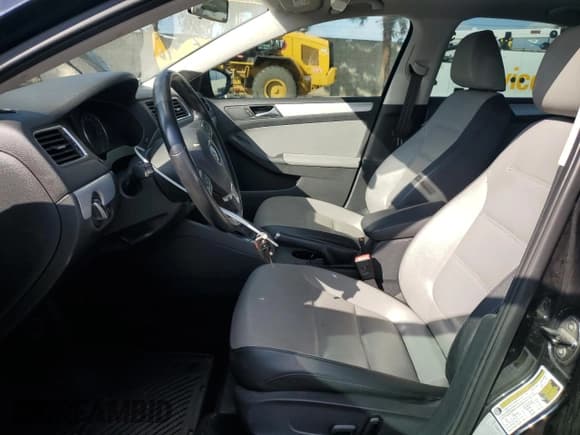 ✅ 2013 Volkswagen Jetta Hybrid • VIN: 3VW637AJ8DM229396 • Lot: 82705825. Wystawiony na Copart z przebiegiem 122 198 mil. Bezpłatny archiwum sprzedaży aukcyjnych z USA i szczegółowy raport historii pojazdu na DreamBid. Zdjęcie 7.