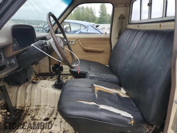 ✅ 1983 TOYOTA PICKUP 1/2 TON RN34 • VIN: JT4RN34R1D0089716 • Лот: 64086115. Опубликован ранее на Copart с пробегом 312 042 миль. Бесплатный доступ к архиву аукционных продаж из США и подробный отчёт об истории автомобиля на DreamBid. Изображение 7.