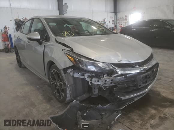 ✅ 2019 Chevrolet Cruze LT • VIN: 1G1BE5SM6K7111145 • Lot: 61461161. Listed on Copart with 49,842 mi. Free auction sales archive from the USA and detailed vehicle history report at DreamBid. Image 1.