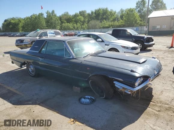 ✅ 1964 Ford Thunderbird • VIN: 4Y83Z177493 • Lot: 58353474. Wystawiony na Copart z przebiegiem 82 618 mil. Bezpłatny archiwum sprzedaży aukcyjnych z USA i szczegółowy raport historii pojazdu na DreamBid. Zdjęcie 4.