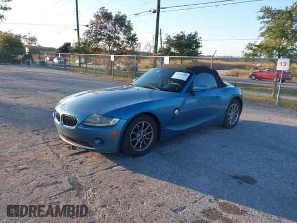 ✅ 2005 BMW Z4 2.5i • VIN: 4USBT33515LS55510 • Lot: 43638484. Listed on IAAI with 72,363 mi. Free auction sales archive from the USA and detailed vehicle history report at DreamBid. Image 17.