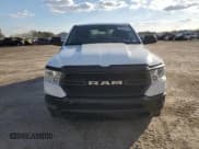 ✅ 2020 Ram 1500 Tradesman • VIN: 1C6SRECG0LN386230 • Lot: 92493555. Wystawiony na Copart z przebiegiem 103 489 mil. Bezpłatny archiwum sprzedaży aukcyjnych z USA i szczegółowy raport historii pojazdu na DreamBid. Zdjęcie 5.