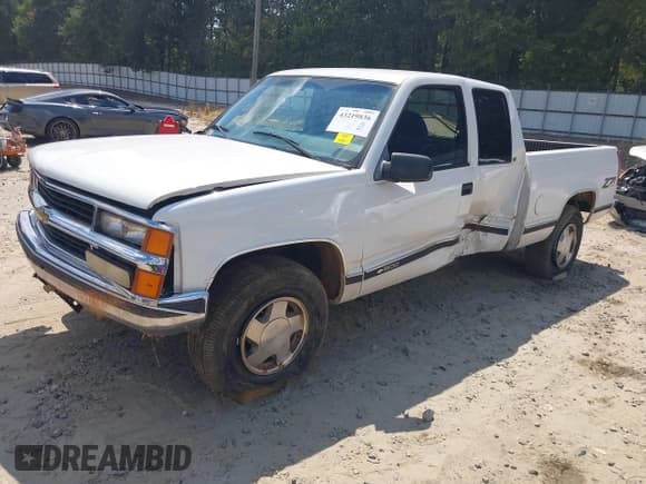 ✅ 1998 Chevrolet Silverado 1500 • VIN: 1GCEK19R1WR103438 • Lot: 43219836. Listed on IAAI with 98,590 mi. Free auction sales archive from the USA and detailed vehicle history report at DreamBid. Image 2.