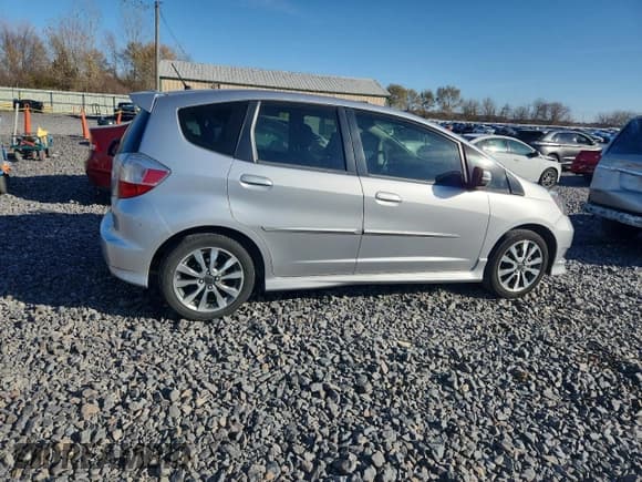 ✅ 2013 Honda Fit Sport • VIN: JHMGE8H50DC050141 • Lot: 92542215. Listed on Copart with 107,628 mi. Free auction sales archive from the USA and detailed vehicle history report at DreamBid. Image 3.