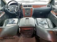 ✅ 2009 Chevrolet Suburban LTZ • VIN: 1GNFC36069R168395 • Lot: 62079365. Wystawiony na Copart z przebiegiem 291 875 mil. Bezpłatny archiwum sprzedaży aukcyjnych z USA i szczegółowy raport historii pojazdu na DreamBid. Zdjęcie 8.