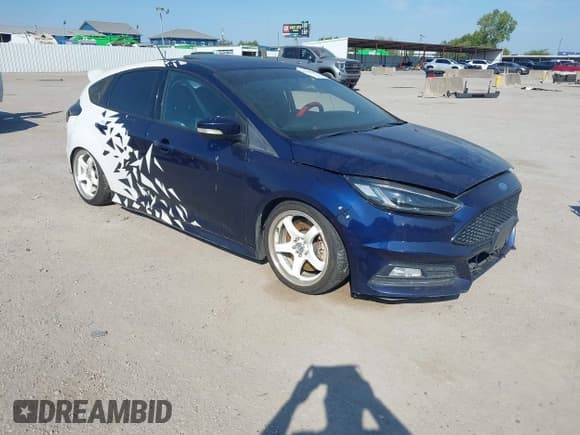 ✅ 2016 Ford Focus ST • VIN: 1FADP3L90GL398754 • Lot: 43271283. Listed on IAAI with 111,448 mi. Free auction sales archive from the USA and detailed vehicle history report at DreamBid. Image 1.