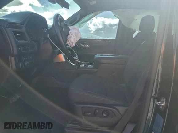 ✅ 2021 Chevrolet Tahoe LS • VIN: 1GNSCMKD1MR198717 • Lot: 94302095. Wystawiony na Copart z przebiegiem 121 334 mil. Bezpłatny archiwum sprzedaży aukcyjnych z USA i szczegółowy raport historii pojazdu na DreamBid. Zdjęcie 7.