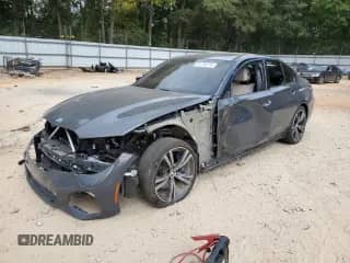 2020 BMW 3 Series M340i xDrive z VIN WBA5U9C03LFJ99201, wystawiony jako Copart lot #81793215 z przebiegiem 36 901 mil mil oraz Szkoda całkowita • Salvage title. Historia ofert i sprzedaży dostępna na DreamBid. Obrazek 1.
