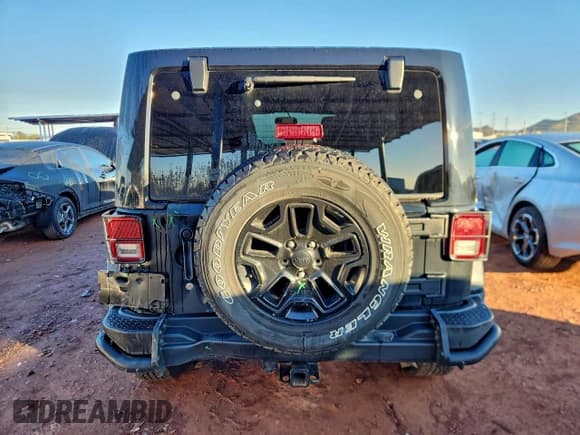 ✅ 2013 Jeep Wrangler Unlimited Sahara • VIN: 1C4BJWEG5DL565377 • Лот: 93470125. Опубликован ранее на Copart с пробегом 62 348 миль. Бесплатный доступ к архиву аукционных продаж из США и подробный отчёт об истории автомобиля на DreamBid. Изображение 6.