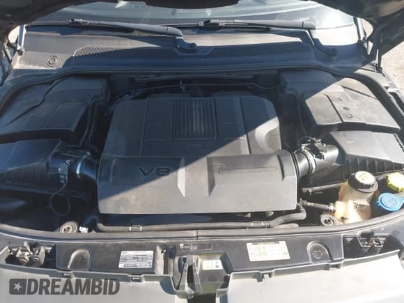 ✅ 2010 Land Rover Range Rover Sport HSE Lux • VIN: SALSK2D41AA218397 • Lot: 42457889. Listed on IAAI with 205,307 mi. Free auction sales archive from the USA and detailed vehicle history report at DreamBid. Image 6.