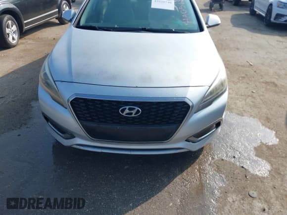 ✅ 2017 Hyundai Sonata SE • VIN: KMHE24L1XHA056864 • Lot: 43520740. Listed on IAAI with 244,524 mi. Free auction sales archive from the USA and detailed vehicle history report at DreamBid. Image 12.