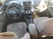 ✅ 2007 Toyota RAV4 • VIN: JTMBD35V175076083 • Lot: 92801215. Wystawiony na Copart z przebiegiem 103 365 mil. Bezpłatny archiwum sprzedaży aukcyjnych z USA i szczegółowy raport historii pojazdu na DreamBid. Zdjęcie 8.