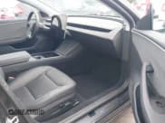 ✅ 2025 Tesla Model 3 Long Range • VIN: 5YJ3E1EA0SF968349 • Lot: 43070338. Wystawiony na IAAI z przebiegiem 7 676 mil. Bezpłatny archiwum sprzedaży aukcyjnych z USA i szczegółowy raport historii pojazdu na DreamBid. Zdjęcie 5.