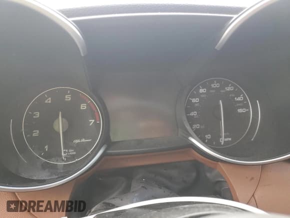 ✅ 2019 Alfa Romeo Giulia Ti Sport • VIN: ZARFAMBN2K7612255 • Лот: 63676055. Опубликован ранее на Copart с пробегом Не указан. Бесплатный доступ к архиву аукционных продаж из США и подробный отчёт об истории автомобиля на DreamBid. Изображение 9.