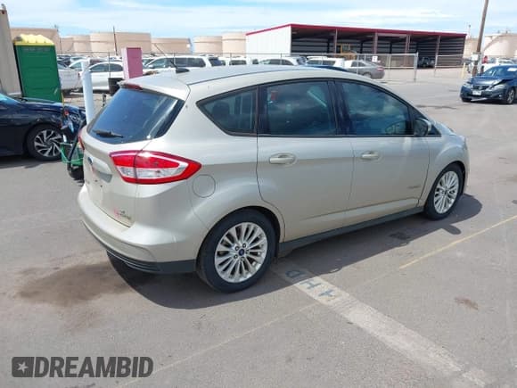 ✅ 2018 Ford C-Max SE • VIN: 1FADP5AU7JL105118 • Lot: 42085019. Wystawiony na IAAI z przebiegiem 71 019 mil. Bezpłatny archiwum sprzedaży aukcyjnych z USA i szczegółowy raport historii pojazdu na DreamBid. Zdjęcie 4.