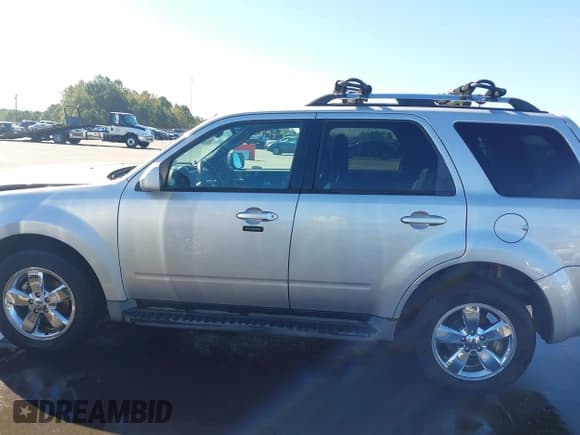 ✅ 2011 Ford Escape Limited • VIN: 1FMCU9EG7BKA54409 • Lot: 43380194. Listed on IAAI with 225,235 mi. Free auction sales archive from the USA and detailed vehicle history report at DreamBid. Image 14.