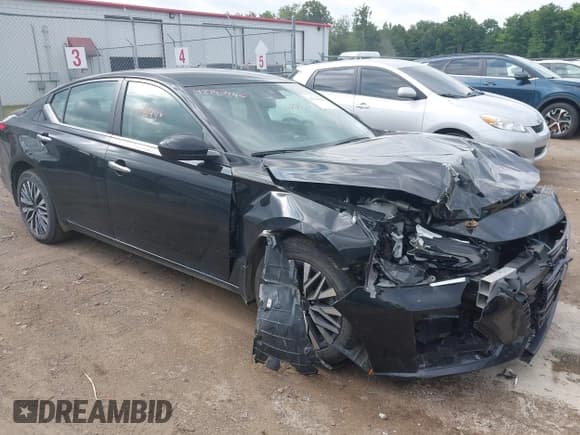 ✅ 2023 Nissan Altima SV • VIN: 1N4BL4DW7PN324619 • Lot: 42740446. Wystawiony na IAAI z przebiegiem 30 000 mil. Bezpłatny archiwum sprzedaży aukcyjnych z USA i szczegółowy raport historii pojazdu na DreamBid. Zdjęcie 1.