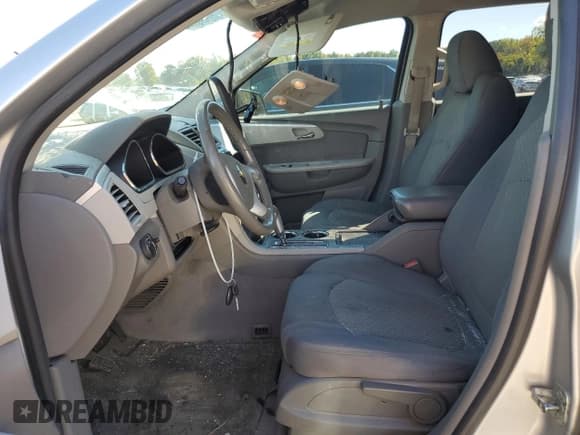 ✅ 2011 Chevrolet Traverse LS • VIN: 1GNKRFED8BJ207169 • Lot: 86101145. Wystawiony na Copart z przebiegiem 158 419 mil. Bezpłatny archiwum sprzedaży aukcyjnych z USA i szczegółowy raport historii pojazdu na DreamBid. Zdjęcie 7.