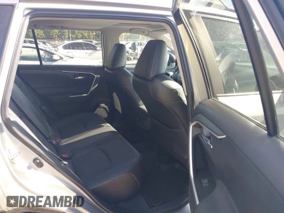 ✅ 2023 Toyota RAV4 XLE Premium • VIN: 2T3A1RFV9PW337698 • Lot: 43349377. Wystawiony na IAAI z przebiegiem 25 430 mil. Bezpłatny archiwum sprzedaży aukcyjnych z USA i szczegółowy raport historii pojazdu na DreamBid. Zdjęcie 8.