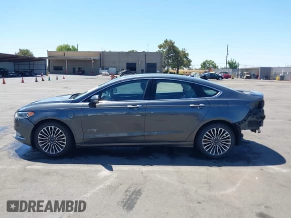 ✅ 2018 Ford Fusion Titanium • VIN: 3FA6P0SU2JR246366 • Lot: 42878089. Listed on IAAI with 96,833 mi. Free auction sales archive from the USA and detailed vehicle history report at DreamBid. Image 15.