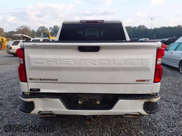 ✅ 2020 Chevrolet Silverado 1500 RST • VIN: 3GCUYEET9LG110801 • Lot: 43146146. Listed on IAAI with 145,879 mi. Free auction sales archive from the USA and detailed vehicle history report at DreamBid. Image 16.