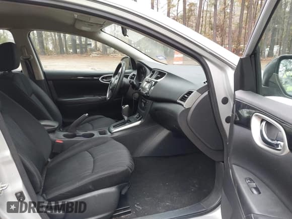 ✅ 2018 Nissan Sentra S • VIN: 3N1AB7AP6JY207585 • Lot: 43661531. Wystawiony na IAAI z przebiegiem 110 673 mil. Bezpłatny archiwum sprzedaży aukcyjnych z USA i szczegółowy raport historii pojazdu na DreamBid. Zdjęcie 5.