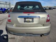 ✅ 2009 MINI Convertible • VIN: WMWMR33589TU96755 • Lot: 91290815. Wystawiony na Copart z przebiegiem 53 546 mil. Bezpłatny archiwum sprzedaży aukcyjnych z USA i szczegółowy raport historii pojazdu na DreamBid. Zdjęcie 6.