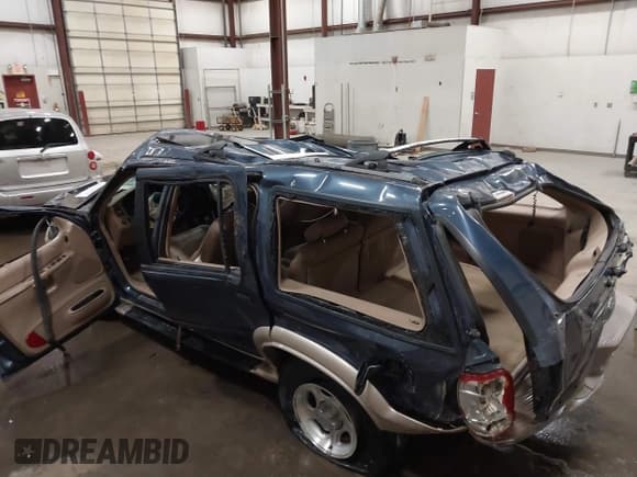 ✅ 1999 Ford Explorer XLT • VIN: 1FMDU34EXXZB65097 • Lot: 41932173. Wystawiony na IAAI z przebiegiem 226 311 mil. Bezpłatny archiwum sprzedaży aukcyjnych z USA i szczegółowy raport historii pojazdu na DreamBid. Zdjęcie 16.