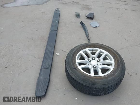 ✅ 2019 Chevrolet Silverado 1500 LT • VIN: 1GCPWCED4KZ134888 • Lot: 43114172. Wystawiony na IAAI z przebiegiem 77 993 mil. Bezpłatny archiwum sprzedaży aukcyjnych z USA i szczegółowy raport historii pojazdu na DreamBid. Zdjęcie 12.