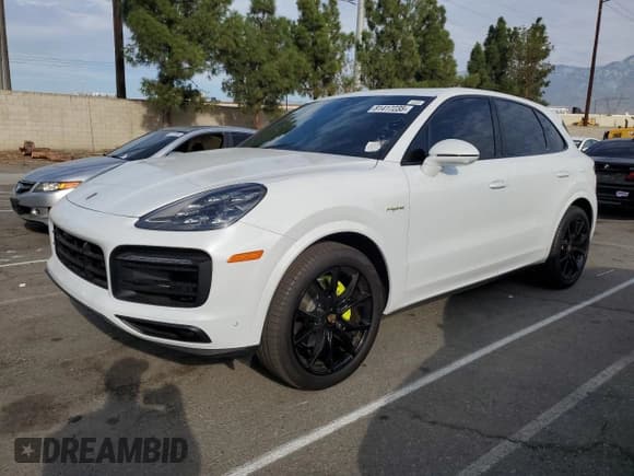 ✅ 2022 Porsche Cayenne E-Hybrid • VIN: WP1AE2AY5NDA26193 • Lot: 81417235. Wystawiony na Copart z przebiegiem 62 432 mil. Bezpłatny archiwum sprzedaży aukcyjnych z USA i szczegółowy raport historii pojazdu na DreamBid. Zdjęcie 1.