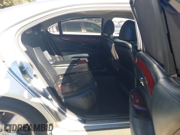 ✅ 2010 Lexus LS 460 L • VIN: JTHGL5EF0A5039898 • Lot: 43445760. Wystawiony na IAAI z przebiegiem 160 516 mil. Bezpłatny archiwum sprzedaży aukcyjnych z USA i szczegółowy raport historii pojazdu na DreamBid. Zdjęcie 8.