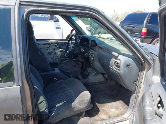 ✅ 2001 Chevrolet S-10 LS ZR2 • VIN: 1GCCT19W918206003 • Лот: 43165896. Опубликован ранее на IAAI с пробегом 125 223 миль. Бесплатный доступ к архиву аукционных продаж из США и подробный отчёт об истории автомобиля на DreamBid. Изображение 5.